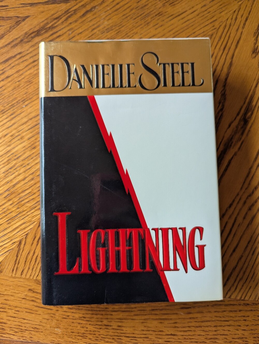 Danielle Steel - Lightning hardcover Book - like New.
